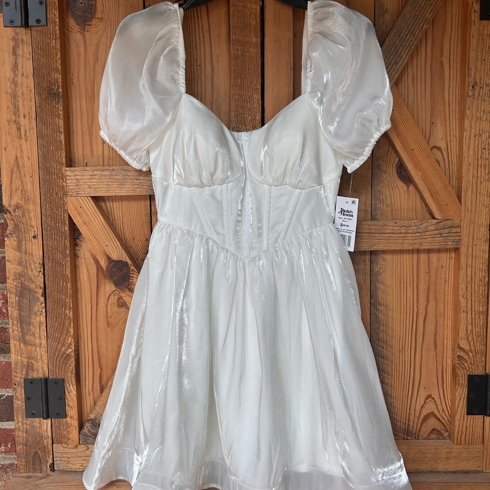 Dear Moon
Iridescent Organza Sweetheart Neck Short Sleeve Corset Mini Dress